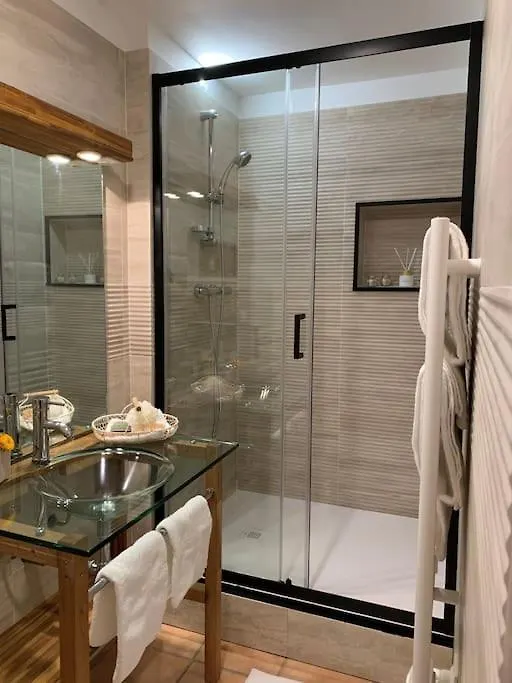 Les Loges De Bacchus L'Epicurieux Apartman Chonas-lʼAmballan 0*,
